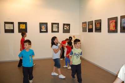 ripollet-cultura-inauguracio-exposicio-taller-art-infantil-centre-cultural-270508%20(5).JPG