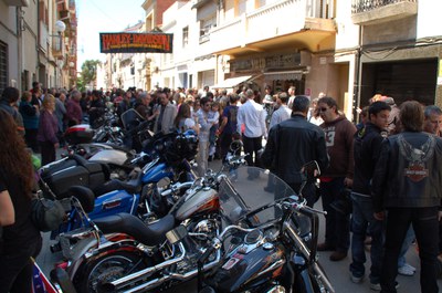 La 7a Trobada Harley-Custom omple Ripollet de fans de les motos.