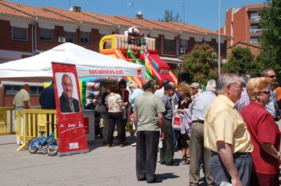 Municipals 2011El PSC realitza activitats per als més menuts a la plaça del Molí.