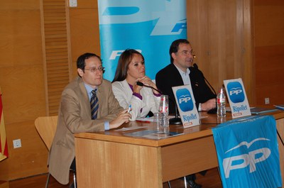 Eva Garcia, diputada del PP parla de les seves propostes en una xerrada al Centre Cultural.