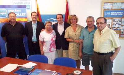 El Diputat Daniel Serrano visita la seu del Partit Popular de Ripollet.