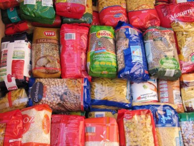 El PSC de Ripollet fa una campanya de recollida d'aliments.