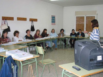 Nous cursos ocupacionals d’informàtica i anglès d’atenció al públic.