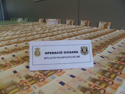 Detinguts a Ripollet tres implicats en una xarxa de distribució d'euros falsos.