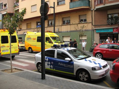 Espectacular desplegament d'ambulàncies  a la rambla de Sant Jordi.